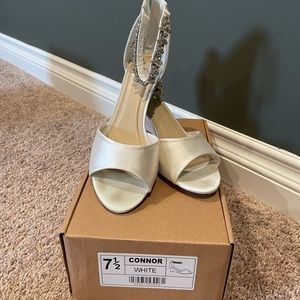 Journee Conner Wedge Heel, Sz 7.5, white